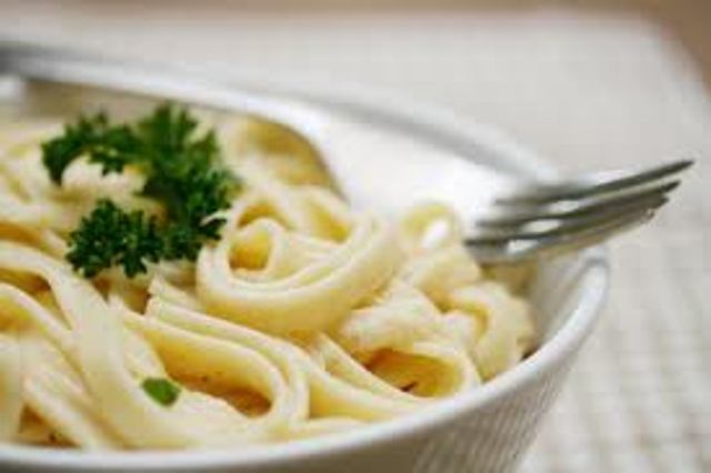 Low-Fat Pasta Recipe (Alfredo-style Sauce with Fettuccine)