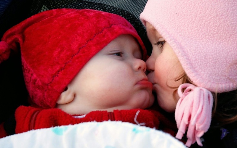 baby kissing pictures funny
