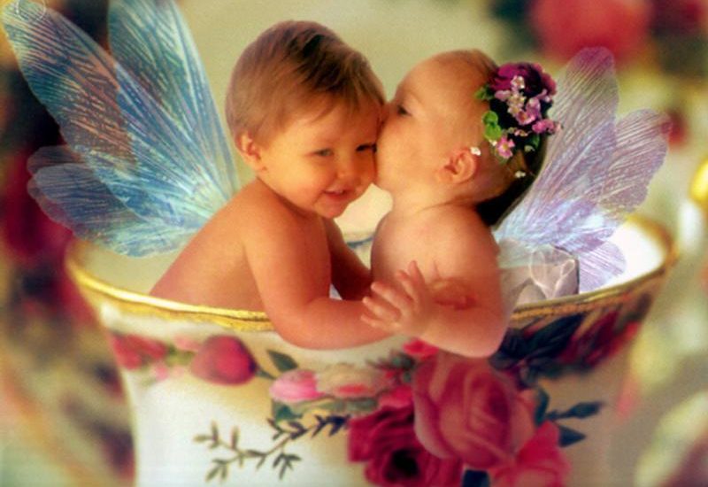 baby funny pics for kissing
